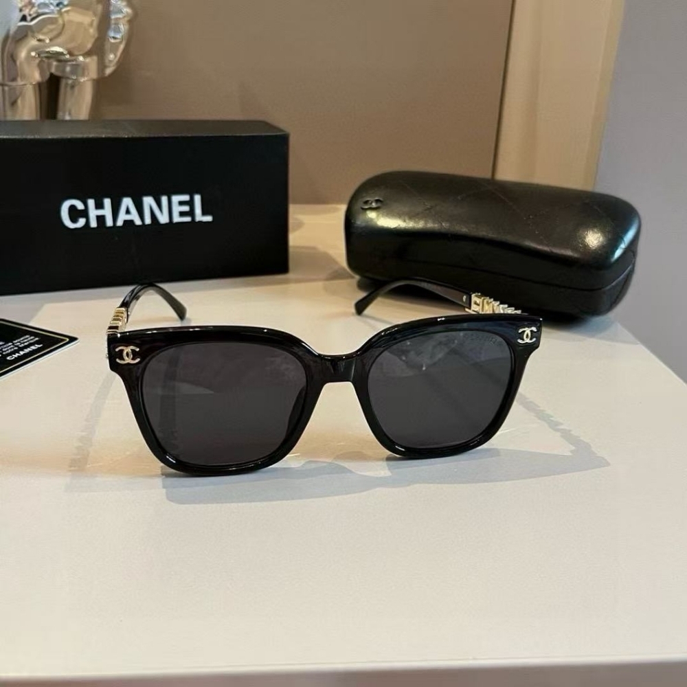 Chanel Black Square Sunglasses - Picture 5 of 8
